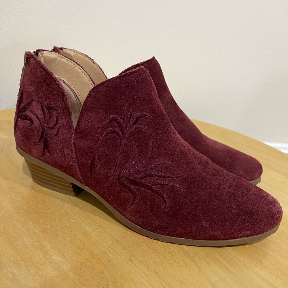 Reaction Kenneth Cole Wine Embroidered Ankle Boots